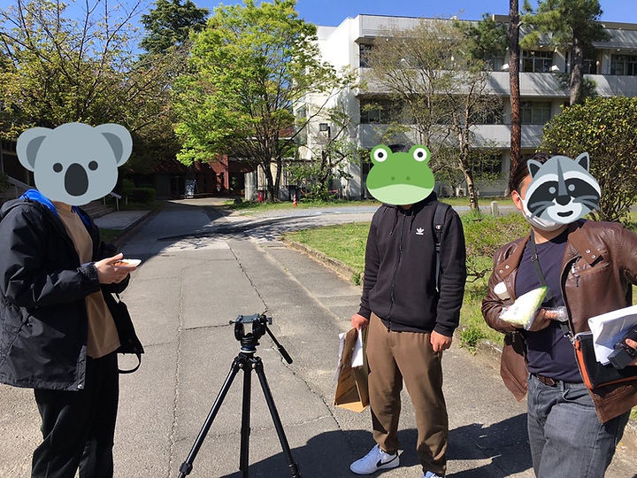 「とんかつ」撮影を終えようとする3人(撮影者:部長) 画像