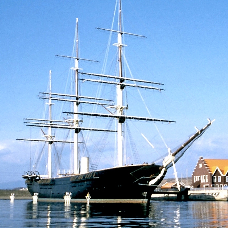 1868年(慶応4年)8月19日 榎本武揚，幕府の艦船8隻を率いて品川