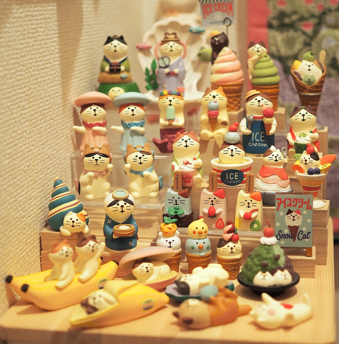 海」と「アイスクリーム」のコンコンブルにゃんこたちです - SANGO