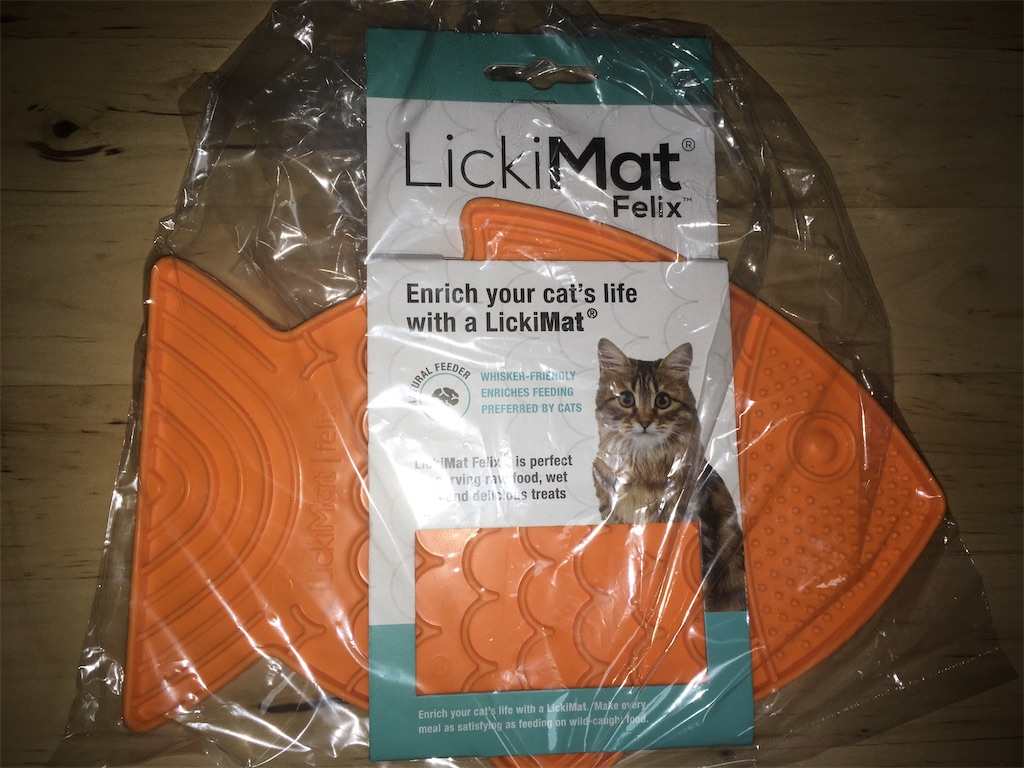 猫の早食い防止 LickiMat（リッキーマット）