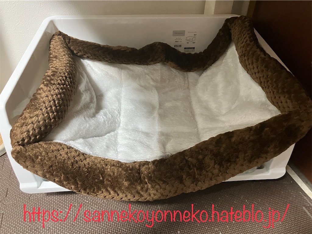 ダイソー ペットグッズ フラットペットベッド（ワッフル）