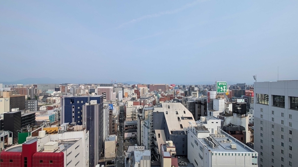 福岡支店から、キャナルシティ方面を望む。