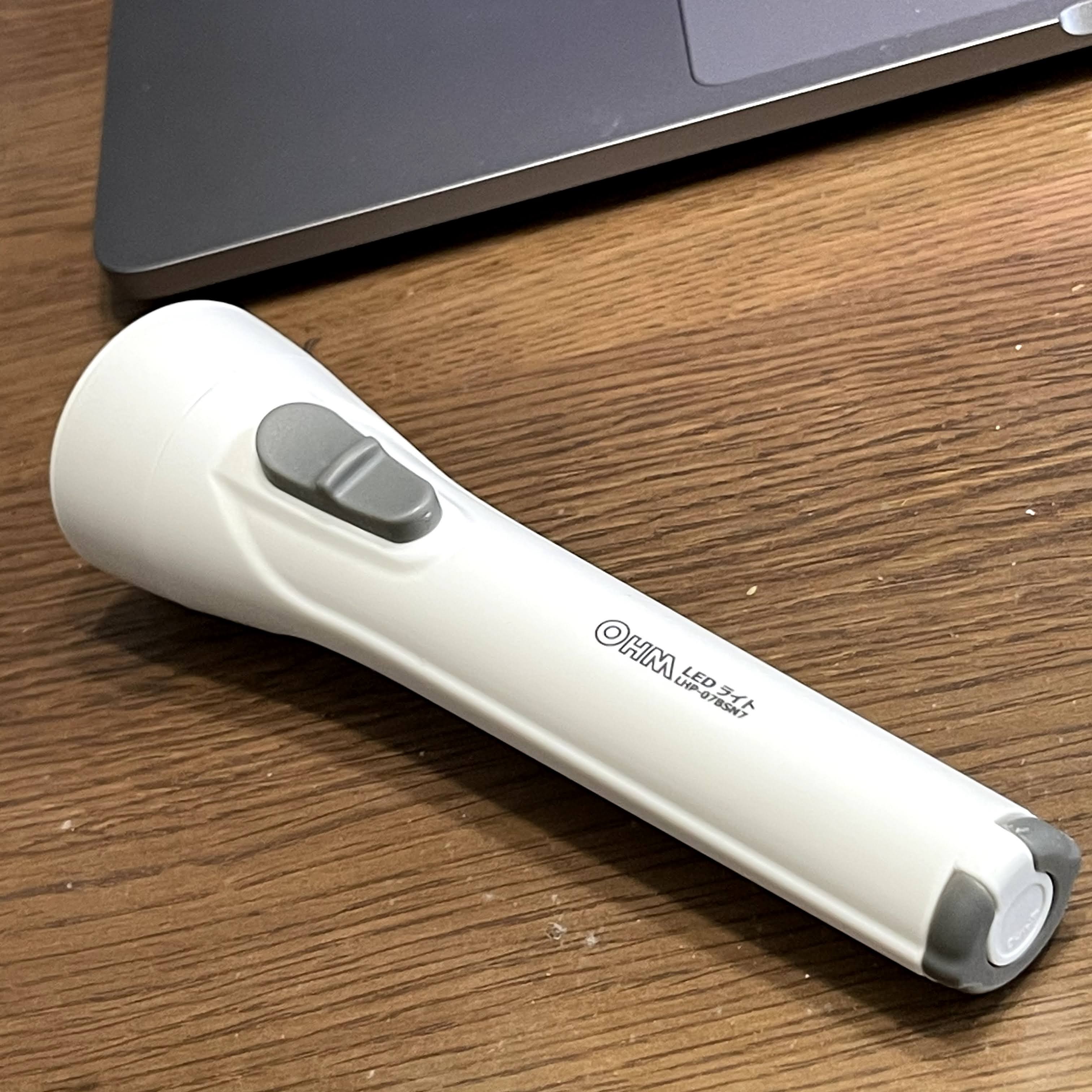 シチズン エコドライブとLED発光充電器