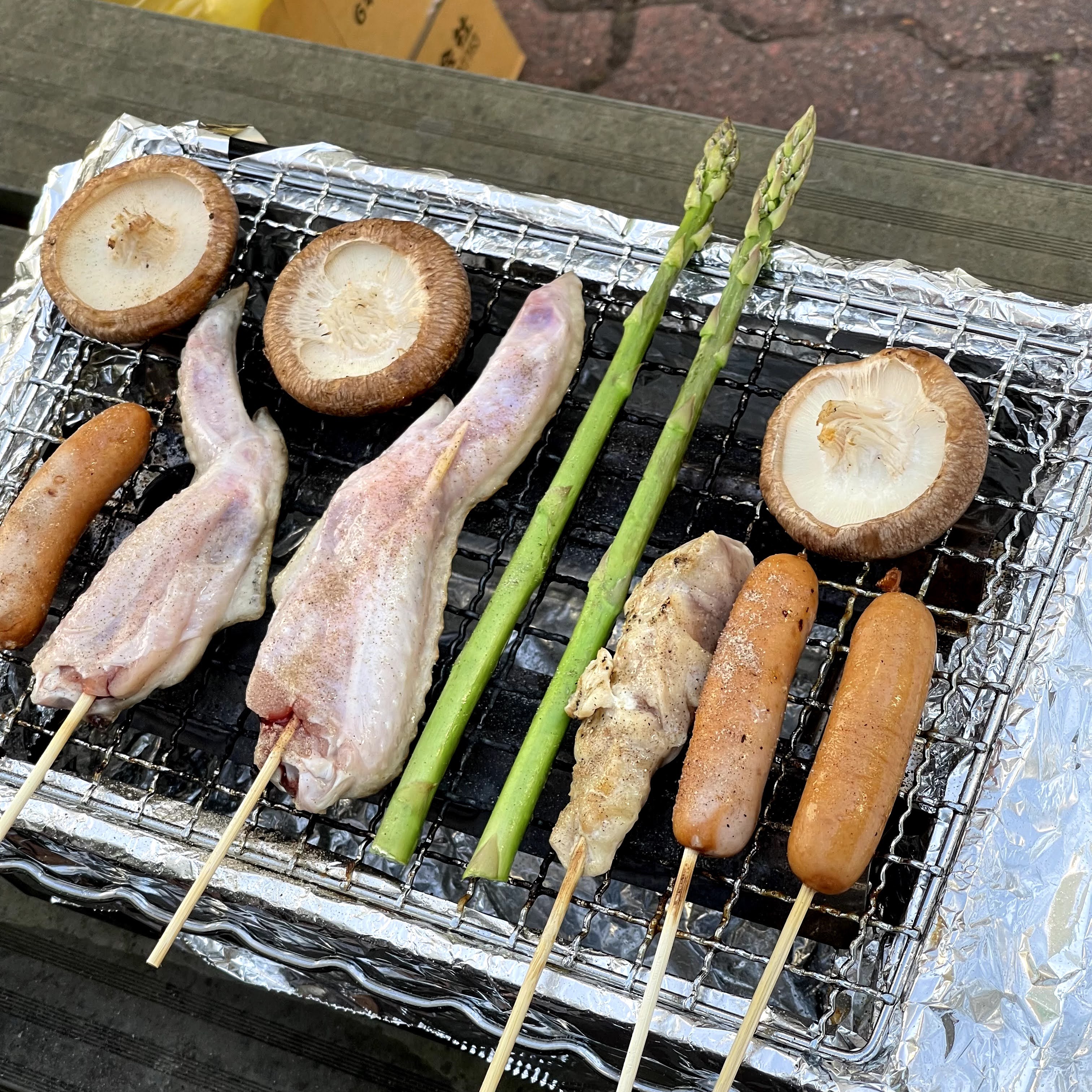 20本500円台の冷凍やきとりをイワタニの炙りやで焼くと 20本500円台の冷凍やきとりをイワタニの炙りやで焼くと