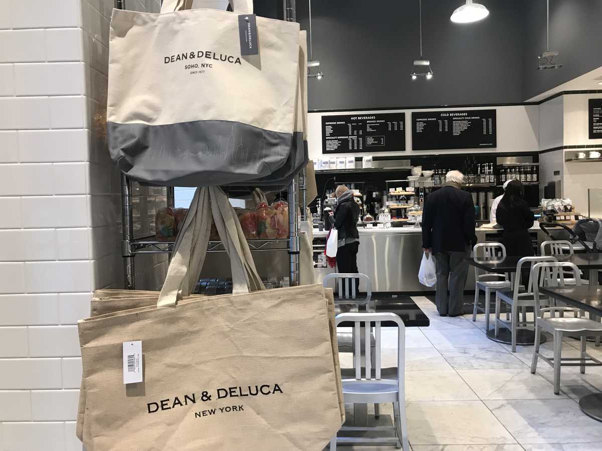 DEAN & DELUCA本店】NY,ソーホーのマーケット(限定グッズ),破綻報道 