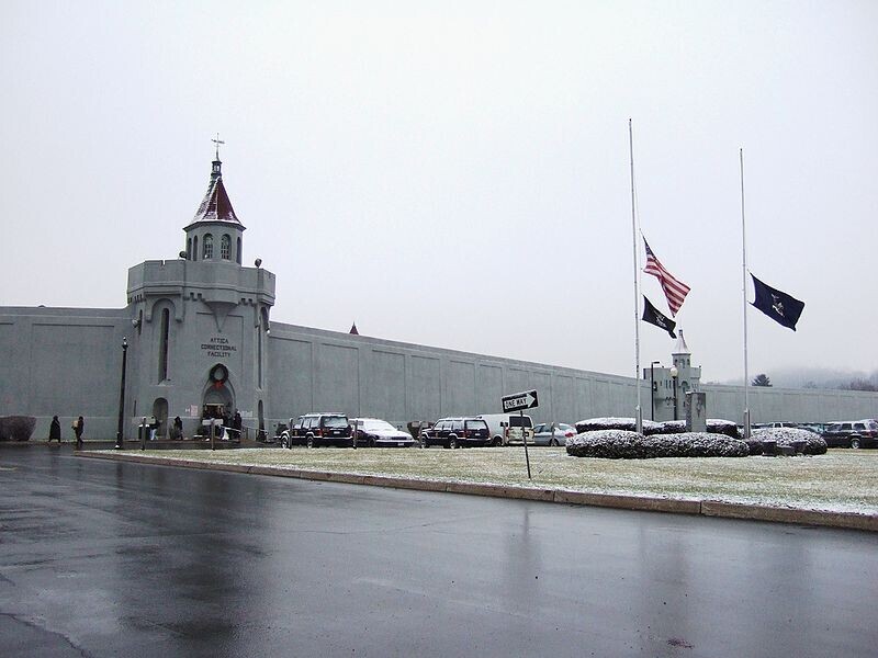 Jayu from Harrisburg, PA, U.S.A. - Attica, New York (Correctional Facility)　CC BY-SA 2.0　Created: 13 January 2007