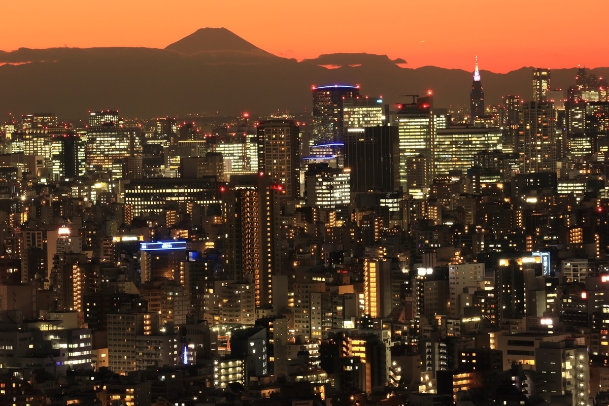 望遠で富士山のシルエットを撮る