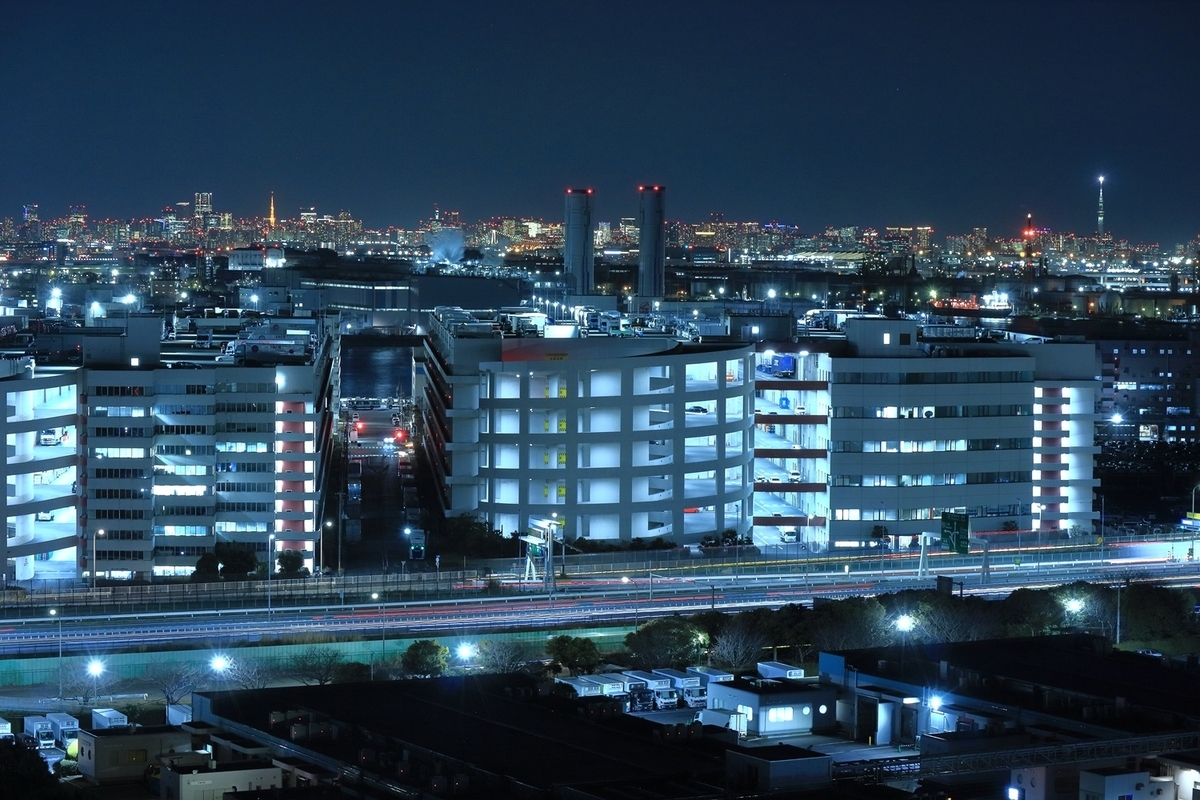 湾岸線を撮る　撮影日時：2026:02:03 18:05:14　 ISO感度：400　 露出時間：3.2 (16/5) 秒　 露光補正値：0 EV 　絞り：f/10　 焦点距離：55 mm