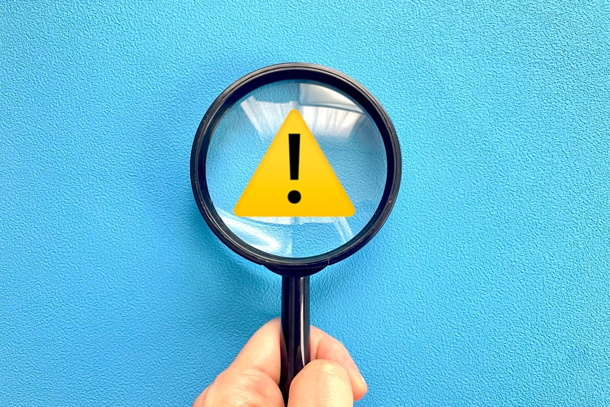 なぜ赤くなる?墓石に赤い汚れが出る主な原因
