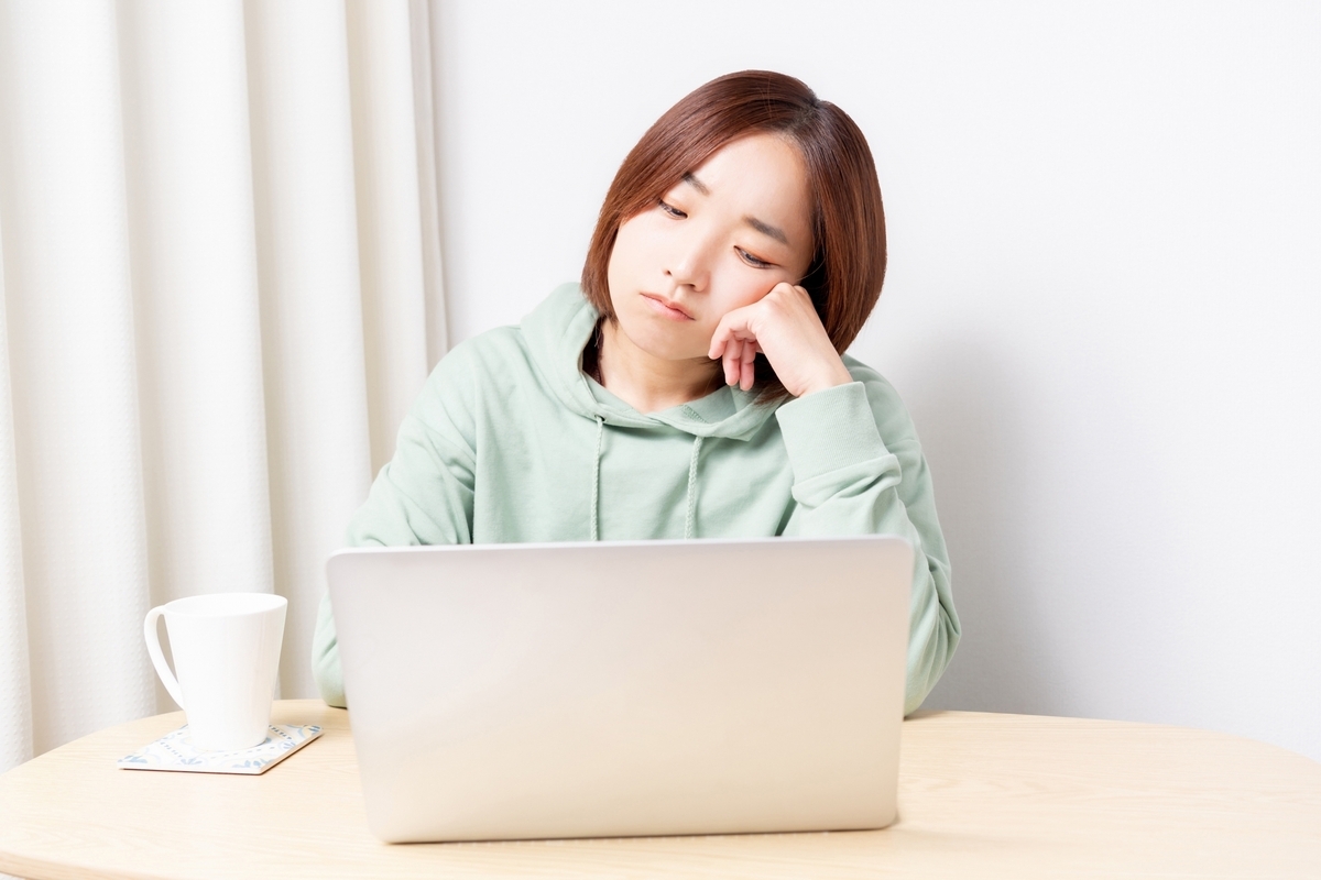 YouTube左下の広告が消えないのはバグ?仕様?
