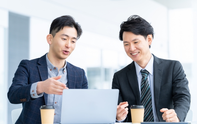 目上の人に「氏」は使える?上司・先輩へのマナー