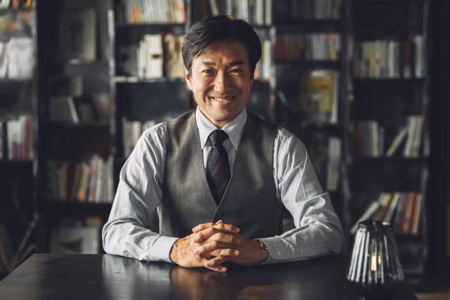 役職名・先生・さん付けと「氏」は併用できる?