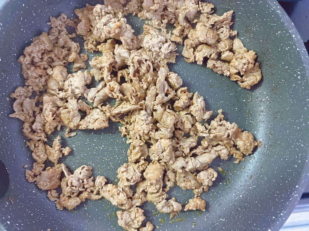 フライパンで焼いた牛肉