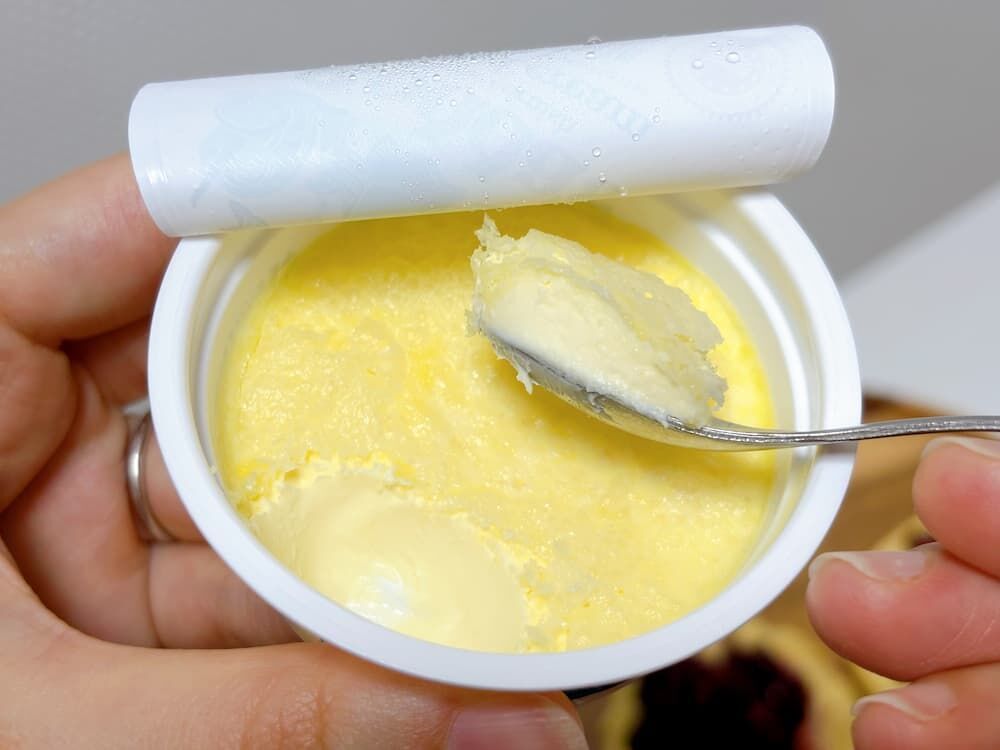 デメララベーカリー　ロダスのクロテッドクリーム　クラスト　写真