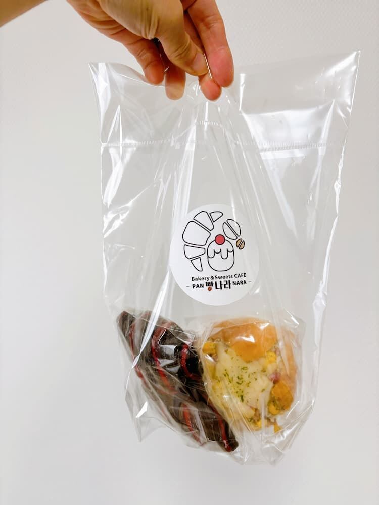 新大久保で韓国グルメを食べ歩きの写真　PANNARA　パンナラ　持ち帰り用バッグ