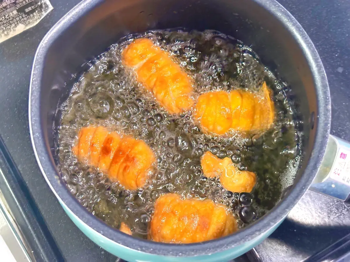 ベネズエラ料理　レシピ　テケーニョ　生地を揚げる