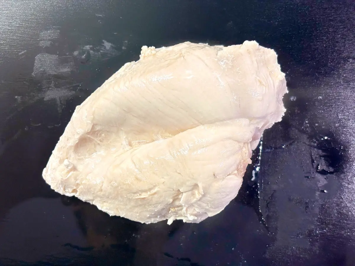 ベネズエラ料理　エンサラダ・デ・ガジーナ　レシピ　茹でた鶏肉