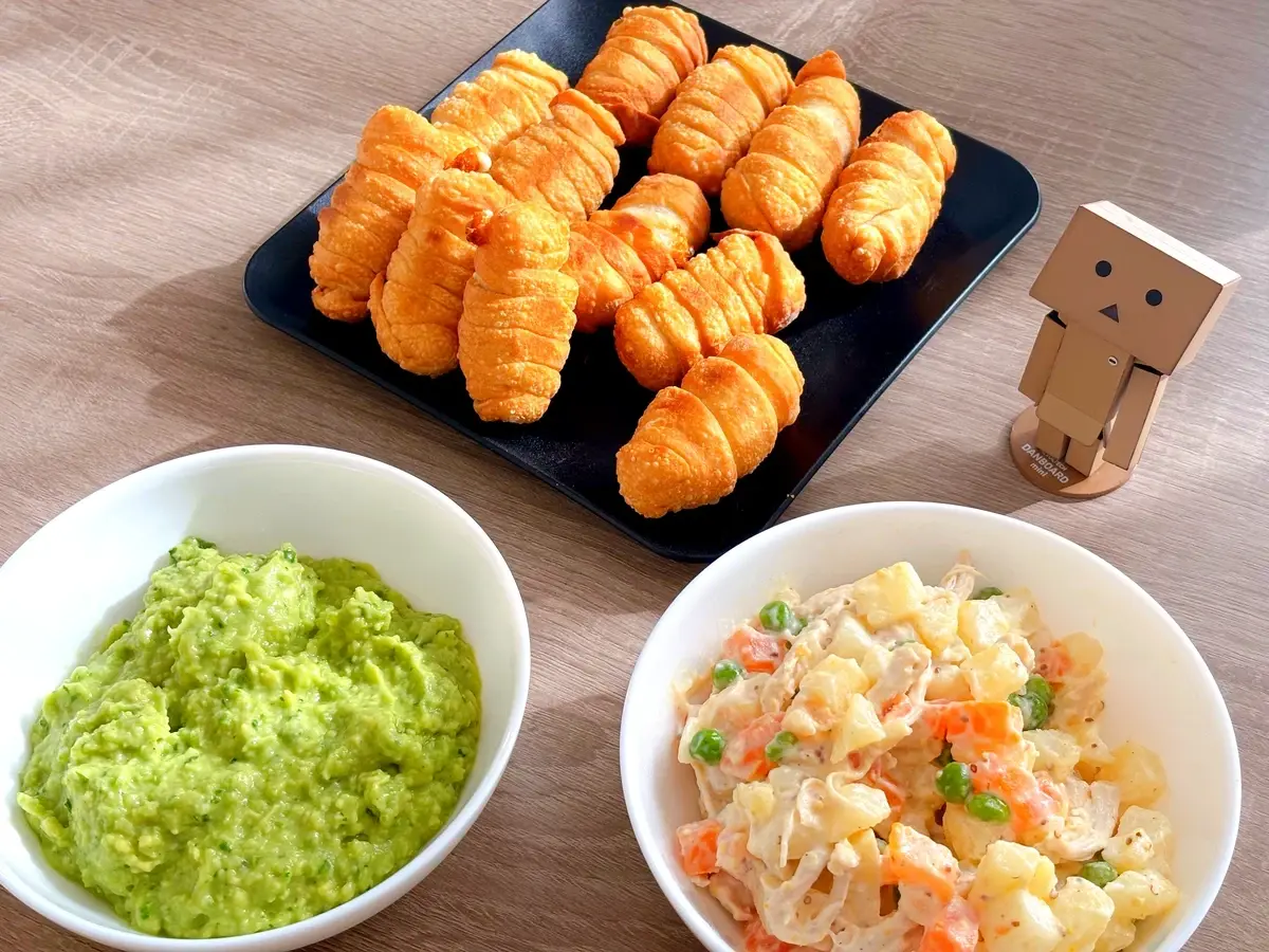 ベネズエラ料理　テケーニョ　グアサカ　エンサラダ・デ・ガジーナ