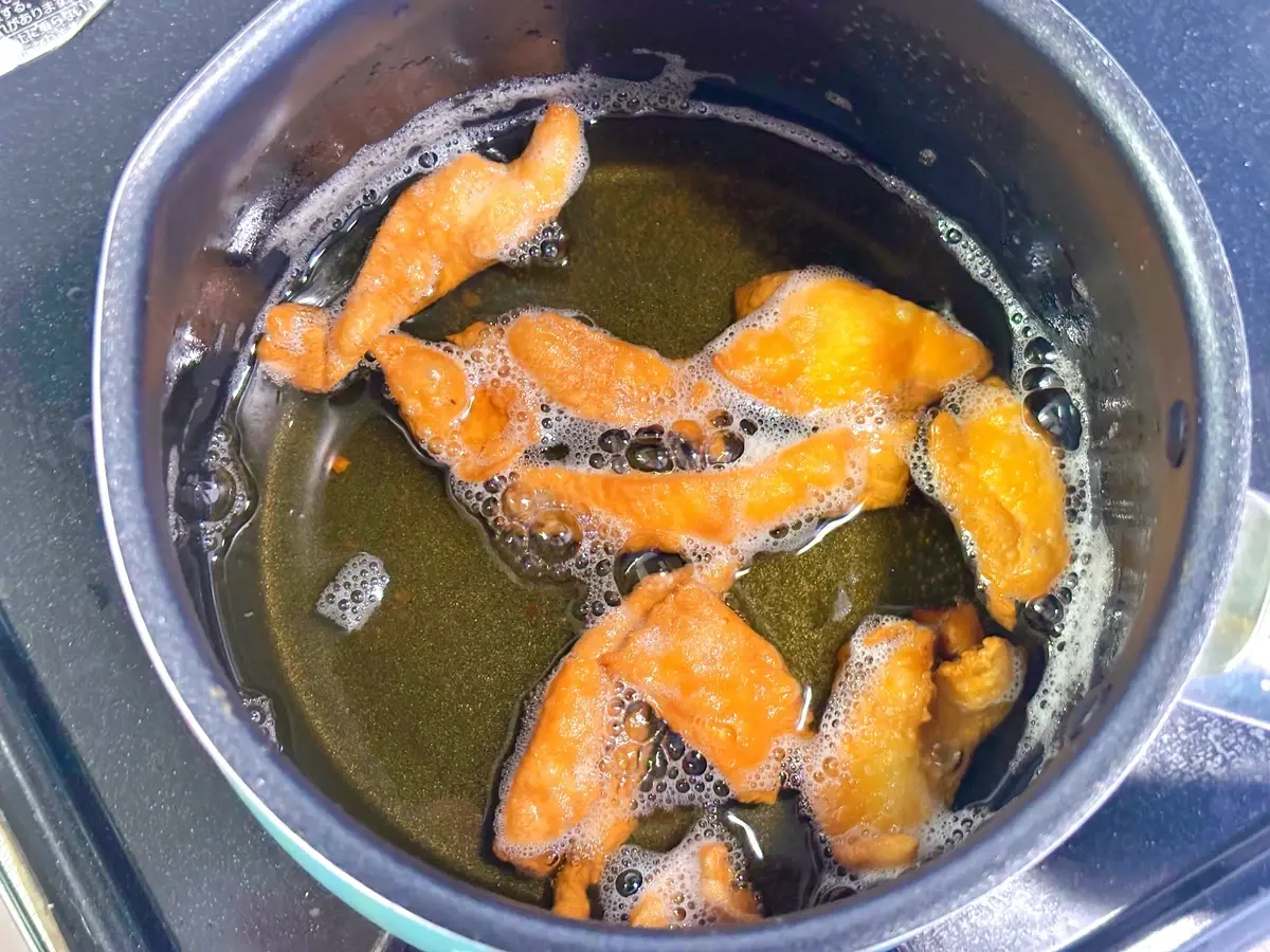 ベネズエラ料理　テケーニョ　余った生地を揚げる