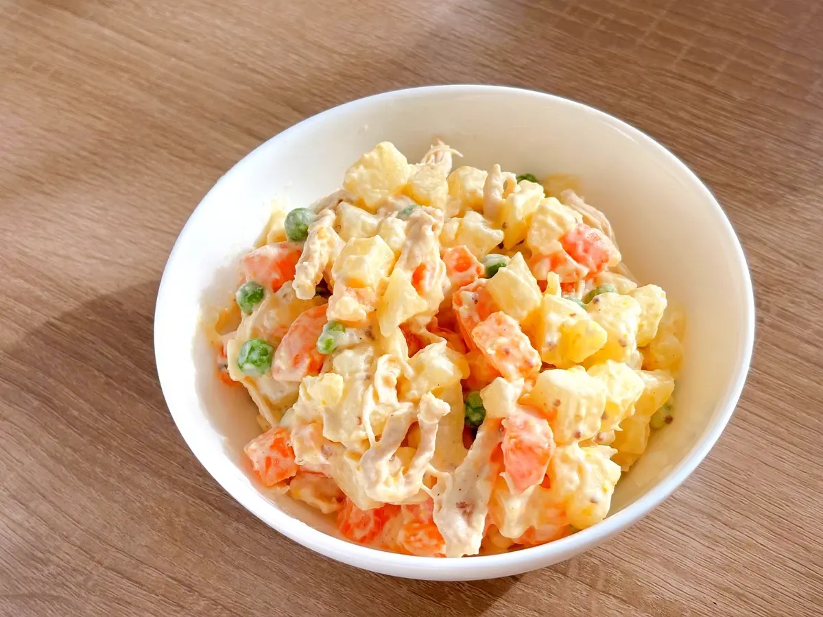 ベネズエラ料理　エンサラダ・デ・ガジーナ