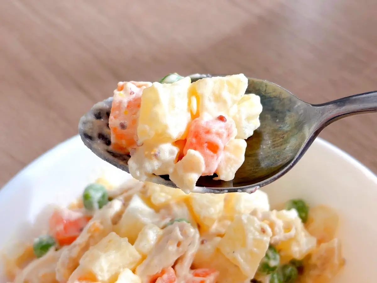 ベネズエラ料理　エンサラダ・デ・ガジーナ