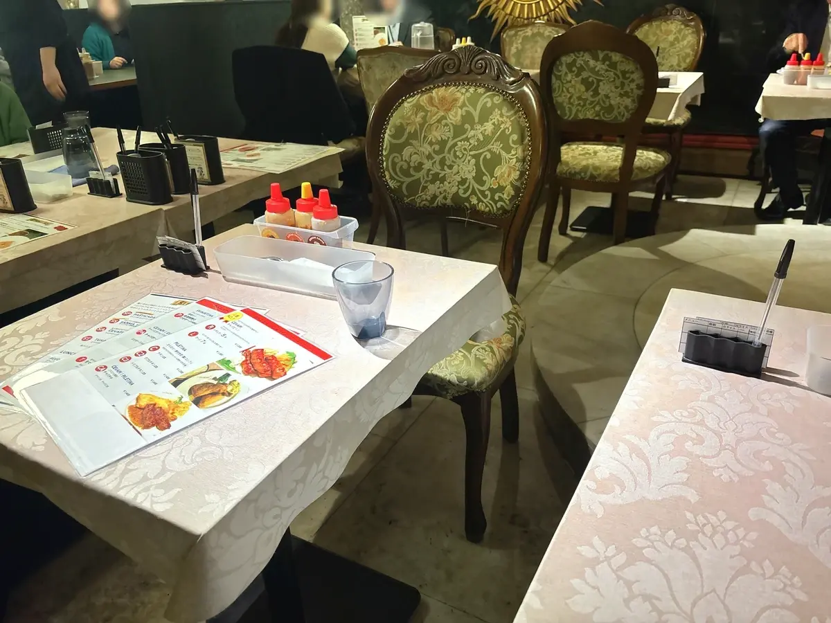 Dobro　クロアチア料理　京橋　店内の写真　雰囲気　1階