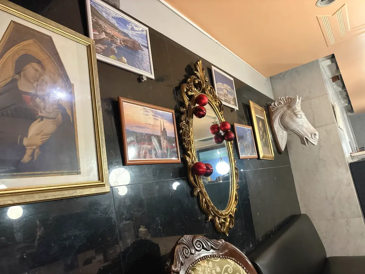 Dobro　クロアチア料理　京橋　店内の写真　雰囲気　1階