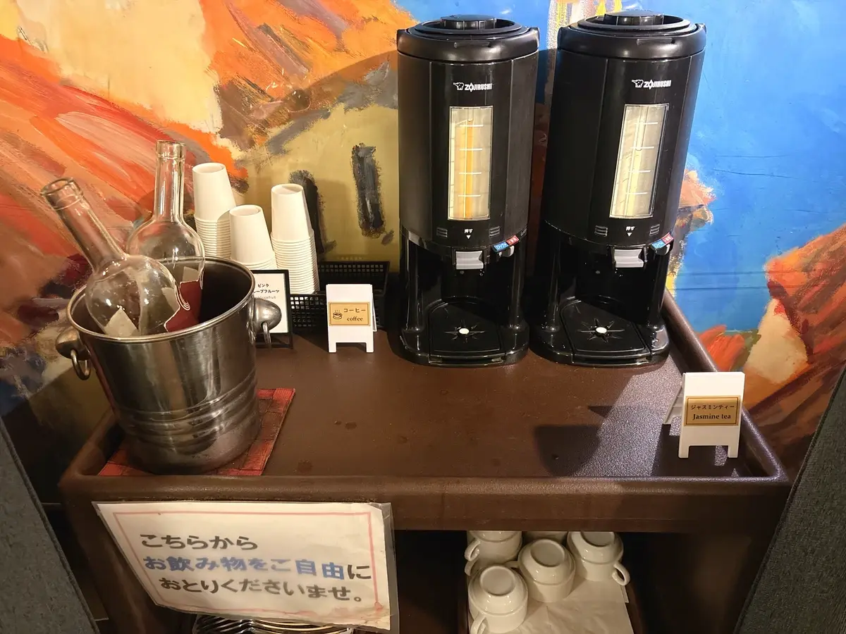 Dobro　クロアチア料理　ドリンクコーナー　ランチ　フリードリンク　1階