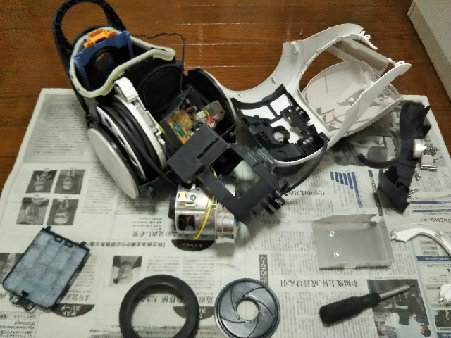 調子が悪い掃除機を分解して内部の状態を確認してみた - 暮らしの土台