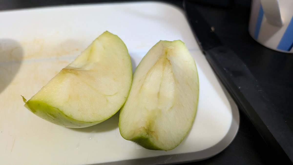 ４等分にしたりんご