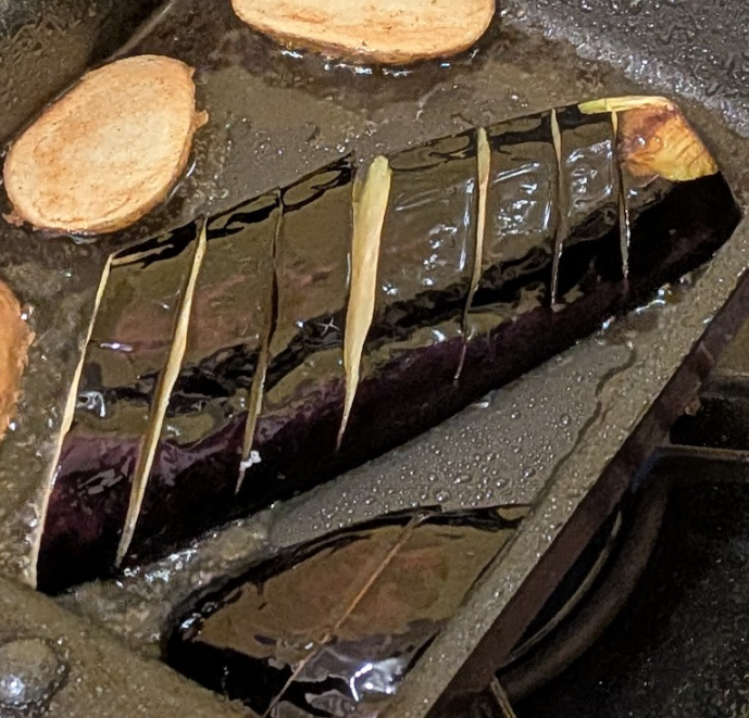 揚げ焼きにされたナス