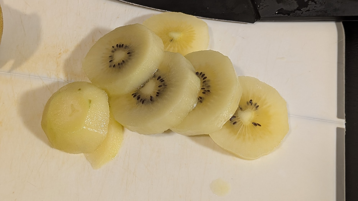 輪切りにしたキウイ