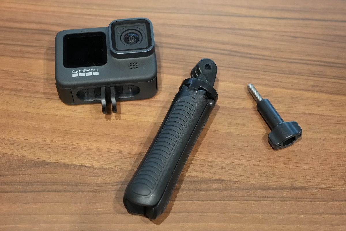 ゴープロ　HERO9 三脚、バッテリー付属 GoPro HERO9 Black 本体ほぼ未使用＋バッテリー2個＋三脚付き