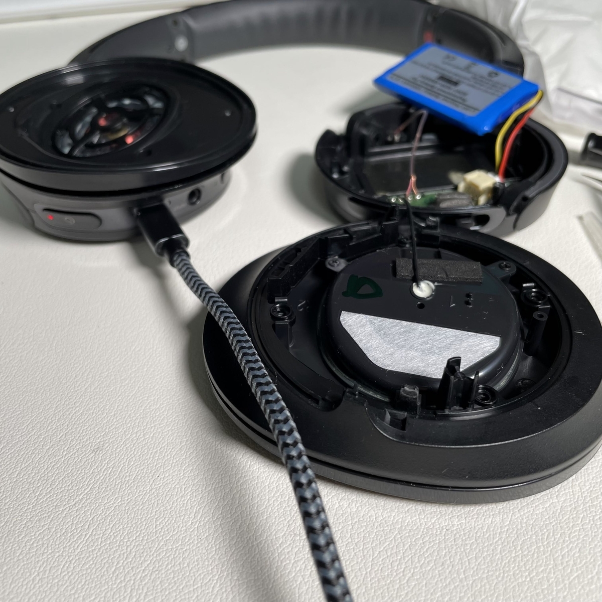 SONY『WH-CH700N』ワイヤレスヘッドホンのバッテリー交換をして SONY『WH-CH700N』ワイヤレスヘッドホンのバッテリー交換をして