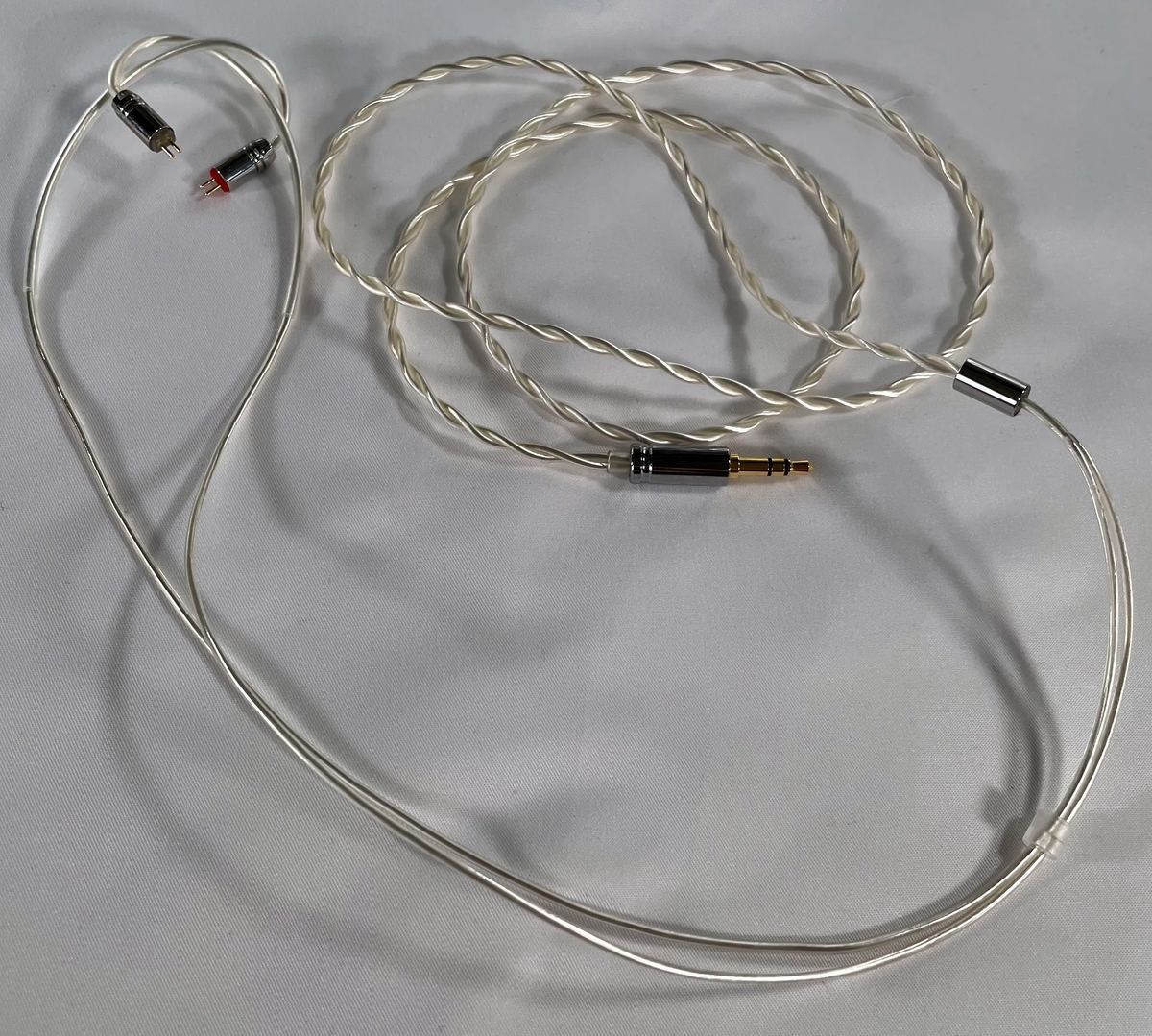 See audio 『YUME 2』レビュー。音色も筐体もピカピカのブライト