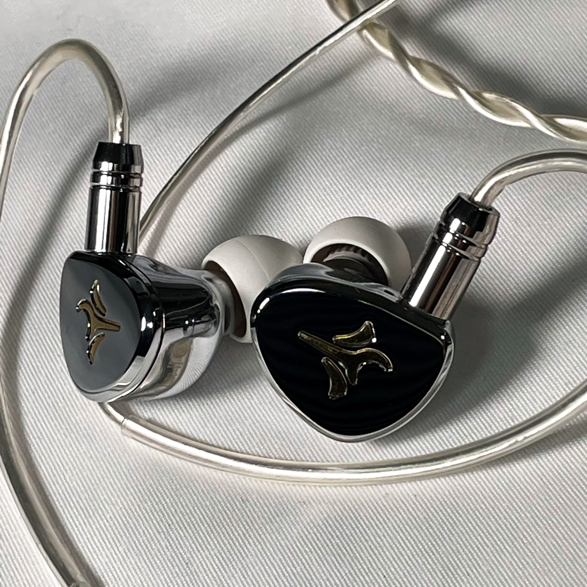 See audio 『YUME 2』レビュー。音色も筐体もピカピカのブライト