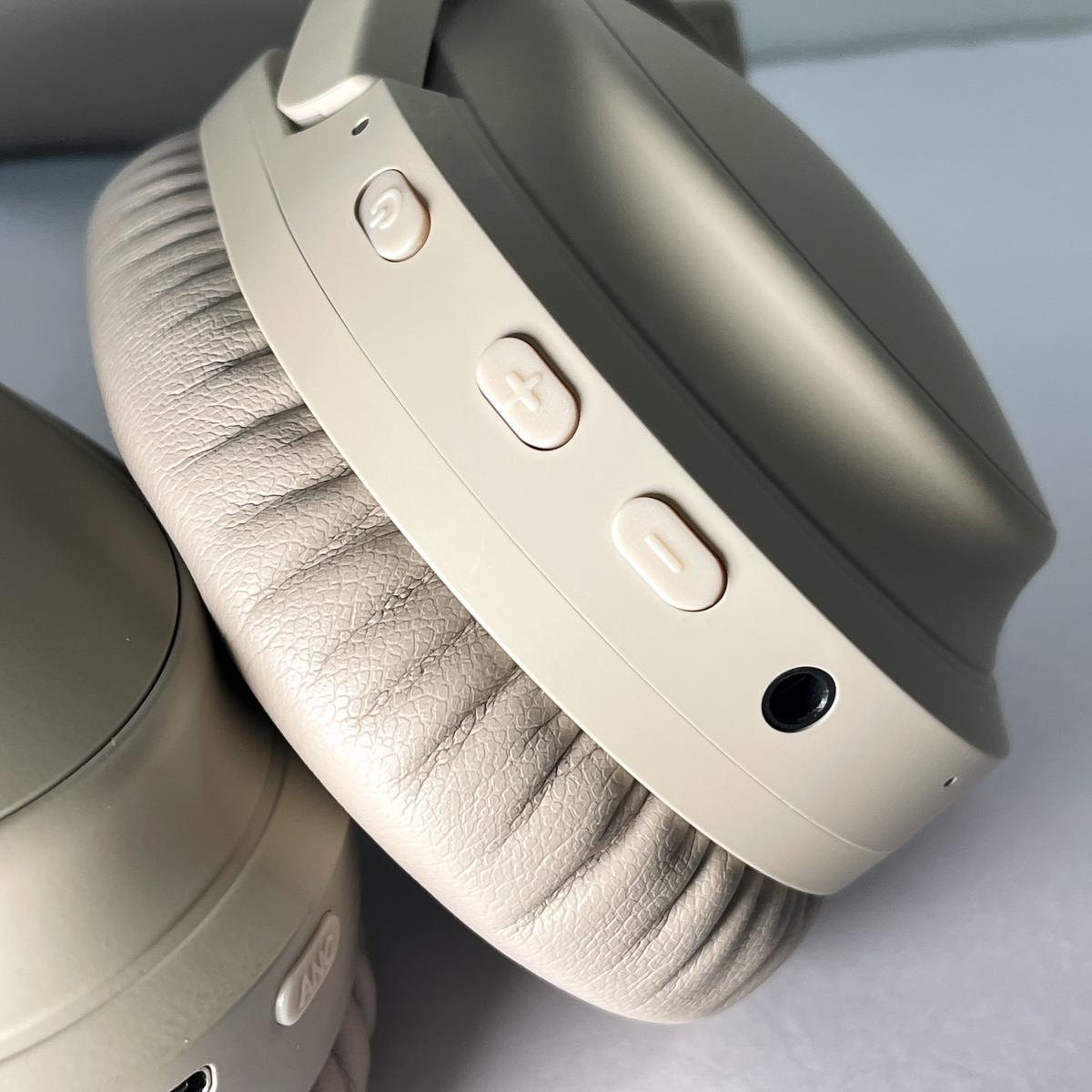 ag『WHP01K』電源が入らないヘッドホンを修理。 - Sat03 Labs