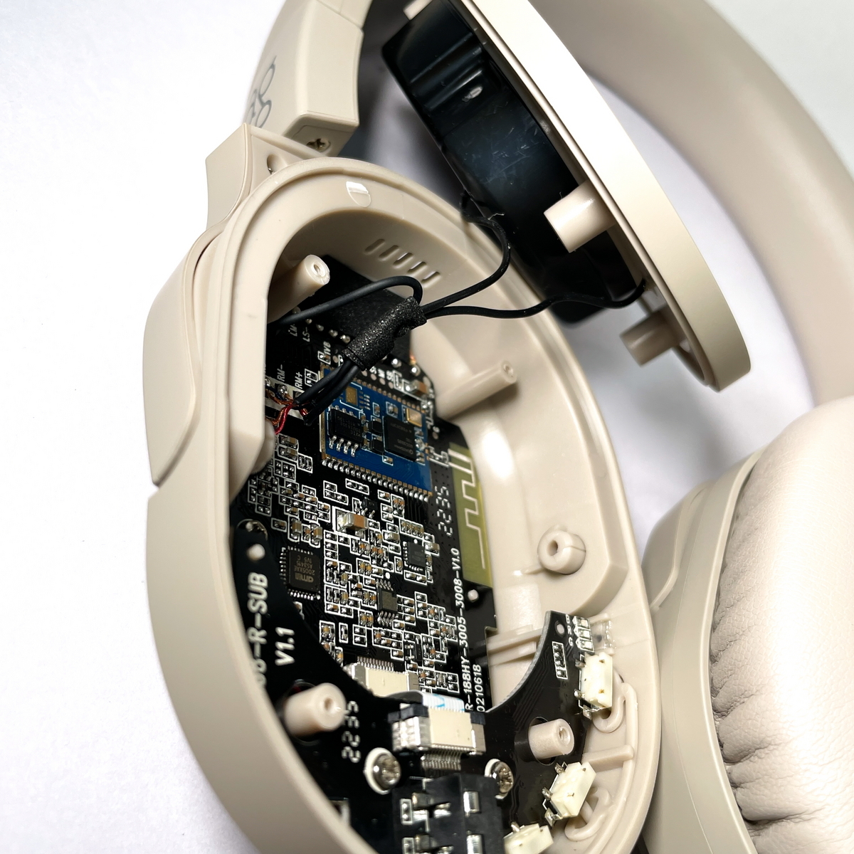 ag『WHP01K』電源が入らないヘッドホンを修理。 - Sat03 Labs