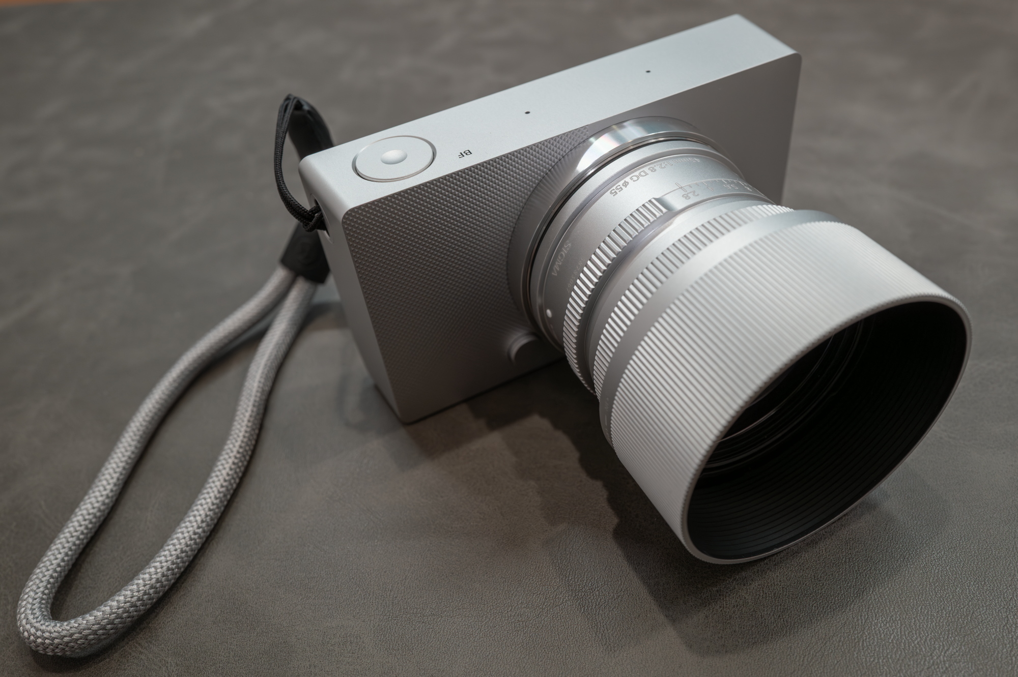新品未開封 SIGMA BF シルバー 45mm F2.8 DG おまけ付 Sigma BFが届きました』 シグマ Sigma BF ボディ のクチコミ