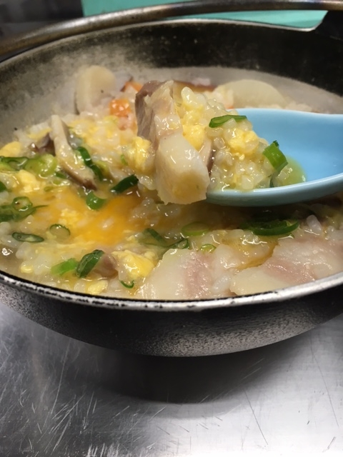 余ったご飯で簡単レシピをプロが紹介!『板前の作る豚雑炊』が