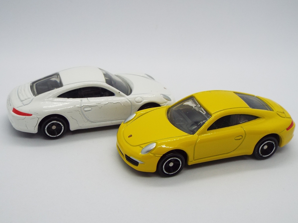 痛々しくも原因不明 ─トミカ ポルシェ911カレラ - 手のひら駐