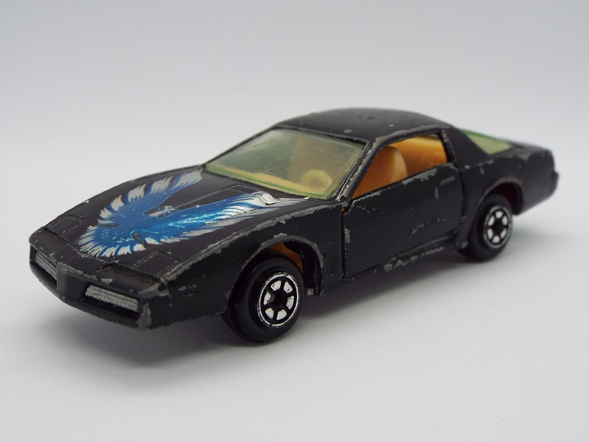 ドアが開くファイヤーバード ─Yatming No.1085 Pontiac Firebird