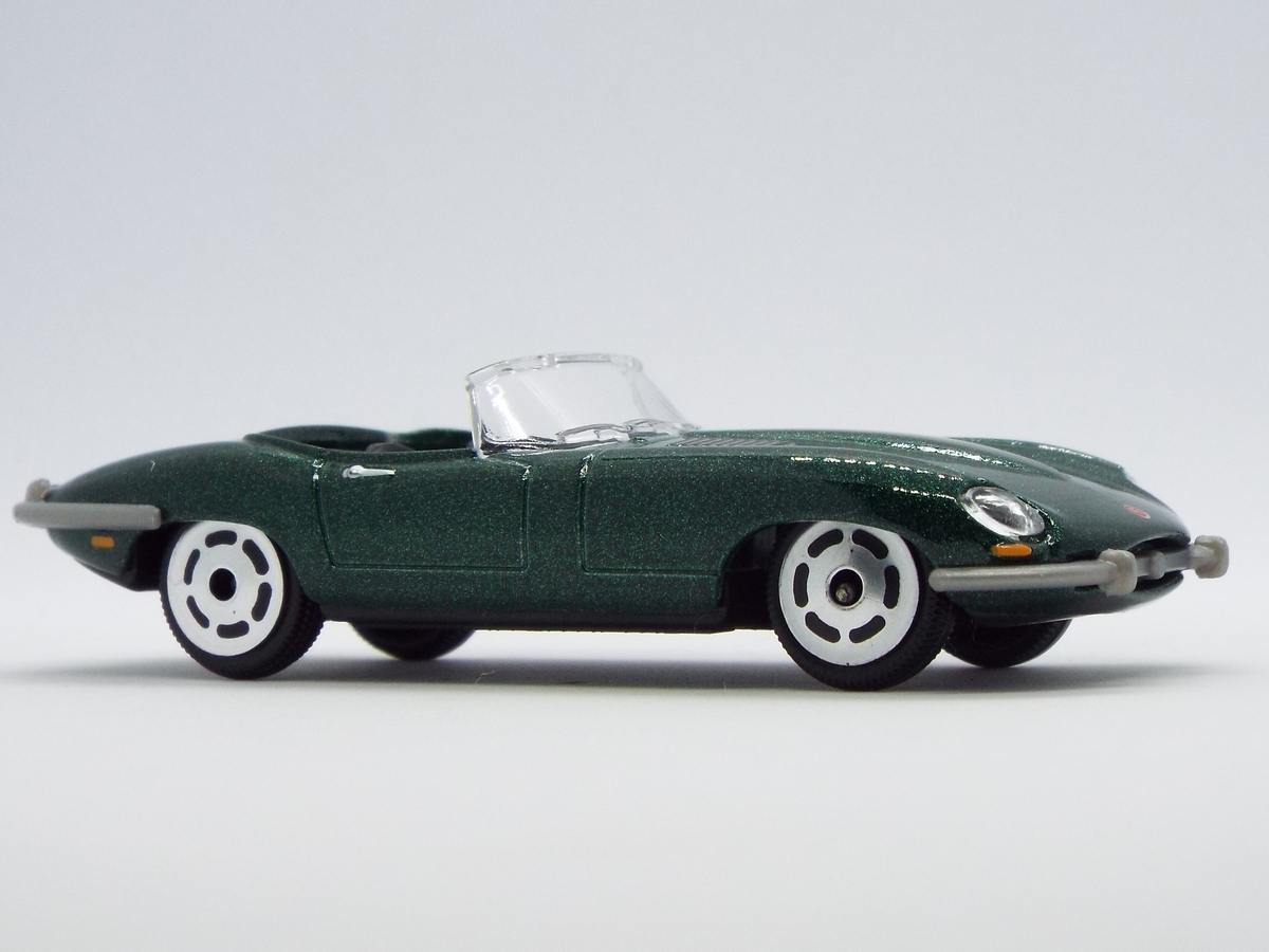 Eタイプの解釈は様々あれど ─Majorette Jaguar E-TYPE - 手のひら駐
