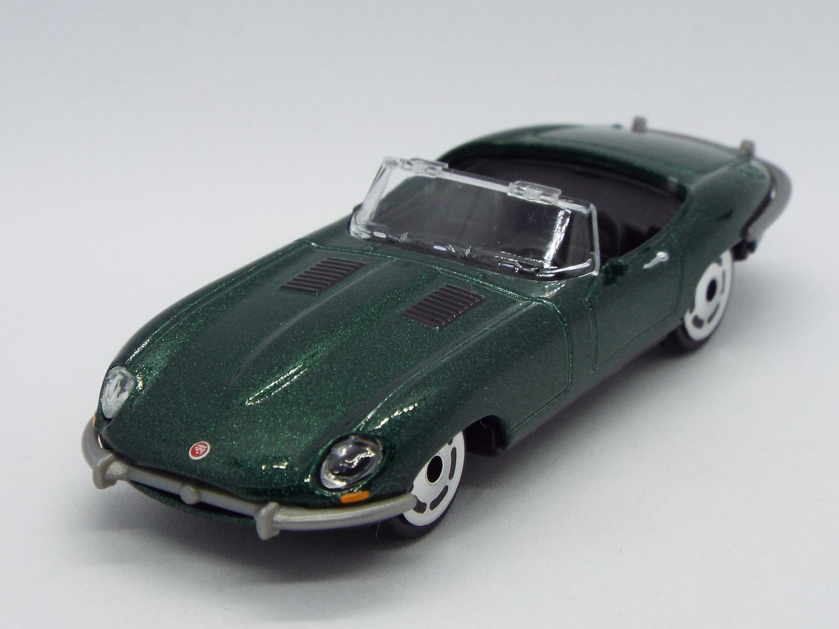 Eタイプの解釈は様々あれど ─Majorette Jaguar E-TYPE - 手のひら駐