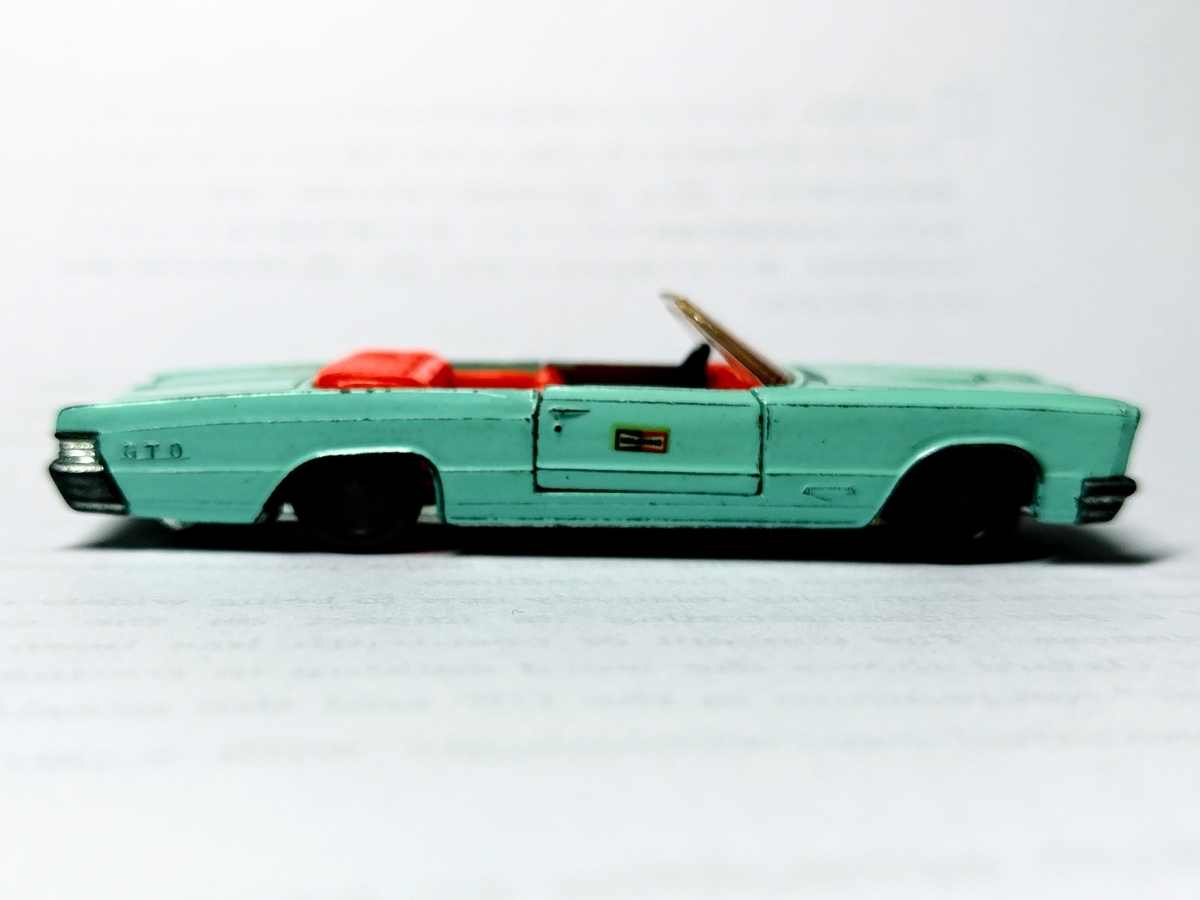 ミニカー Siku V 277 Pontiac ドイツの目ーSiku V277 PONTIAC GTO - 手のひら駐車場日誌