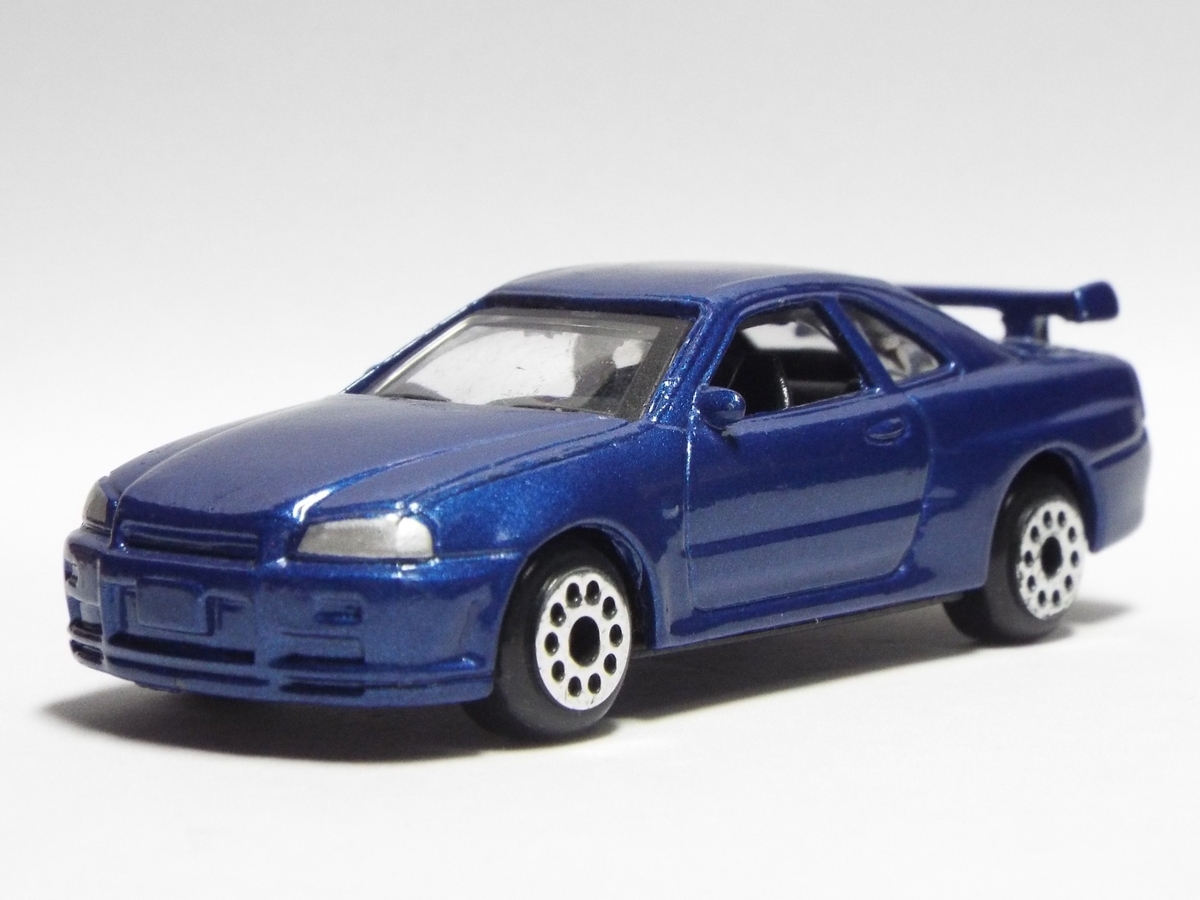 存在しないはずの左ハンドル ─ Motormax Nissan Skyline GT-R
