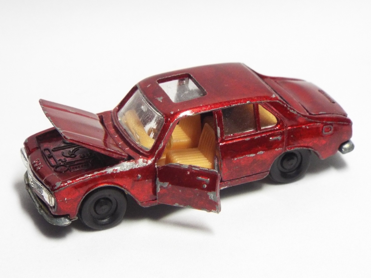 小包の中から ─ Majorette Peugeot 504 - 手のひら駐車場日誌