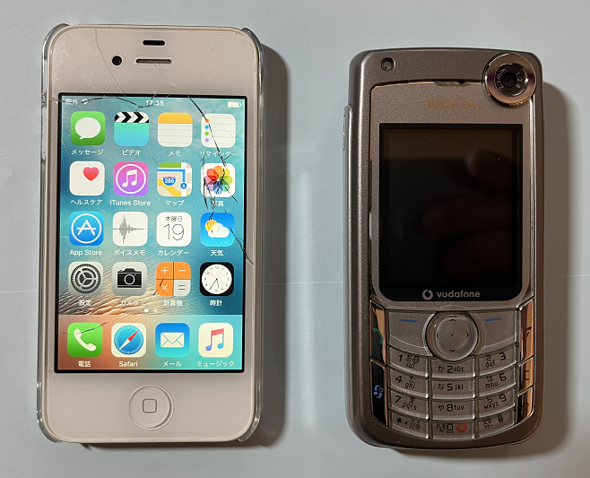 iPhone4SとNOKIA 70nNK2の写真