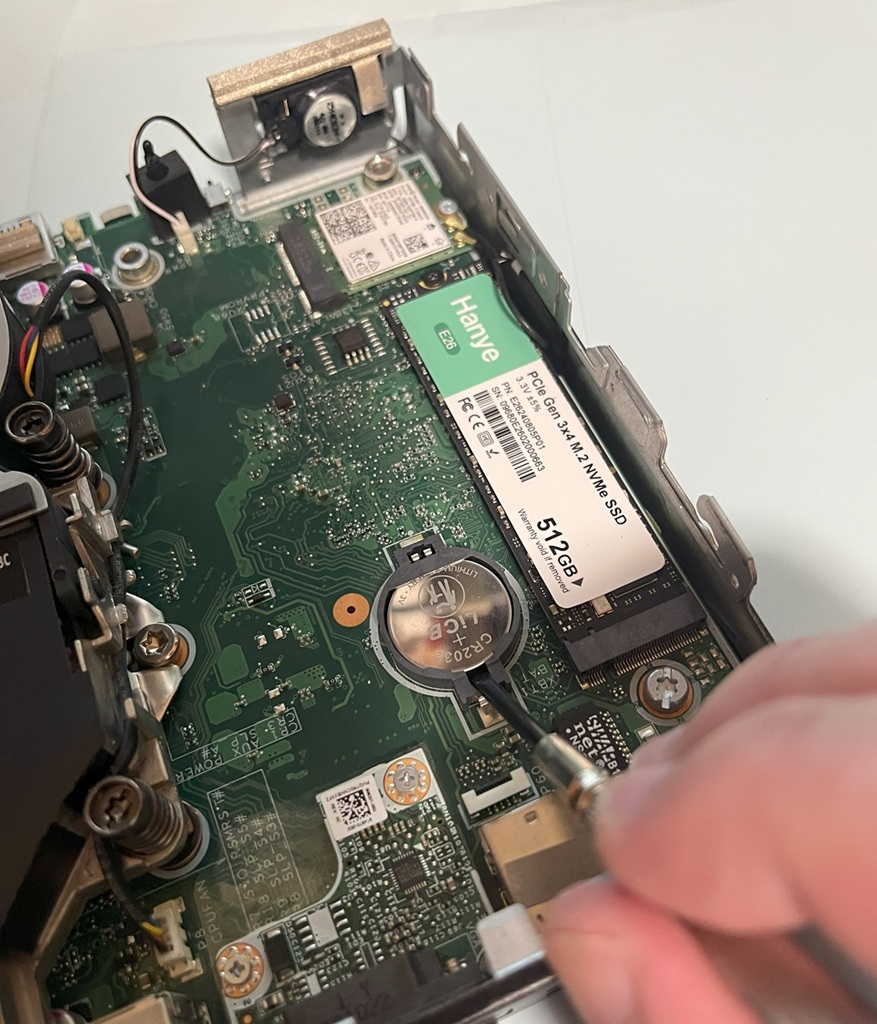ボタン電池取り出し