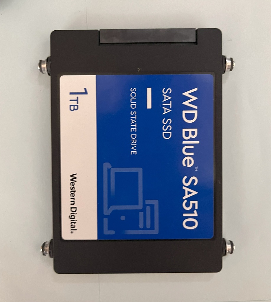 HDDに専用ネジをセット